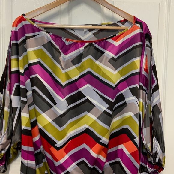 Halo Print Slit-Sleeve  Top - Picture 3 of 6